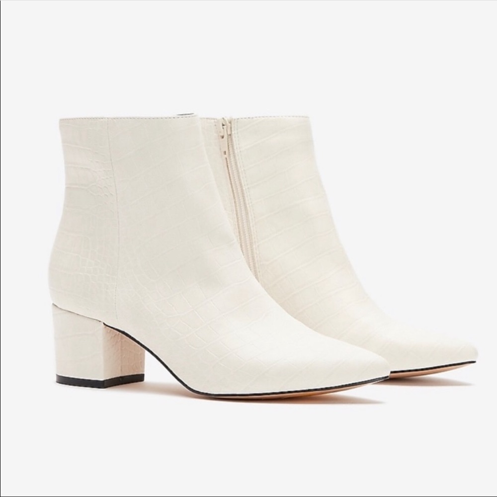 ❤️ NWT Express Ivory Textured Snakeskin Block Heel Ankle Booties | Size 8